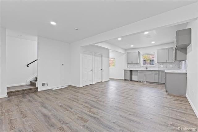 3957 Lenox St - Photo 4 of 18