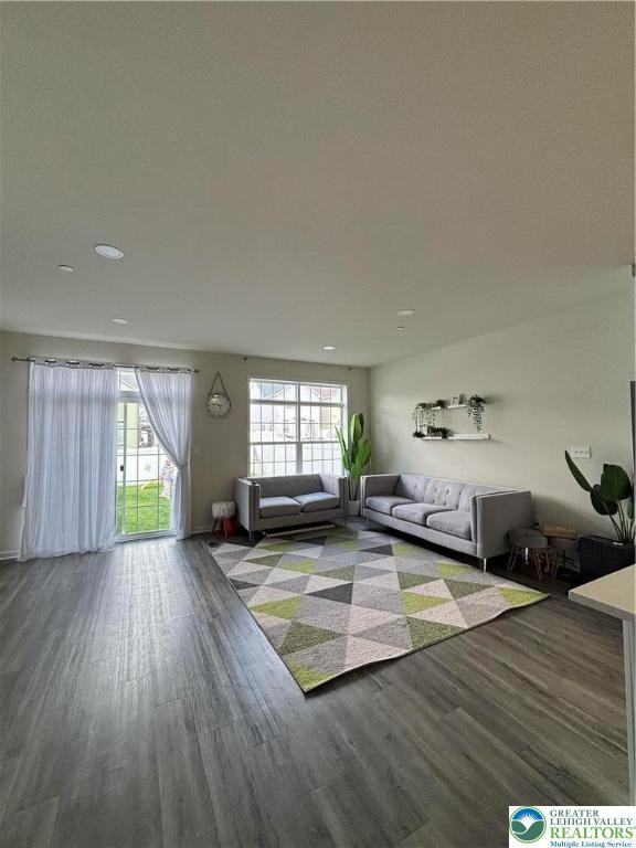 2172 Huntington Ln - Photo 2 of 19