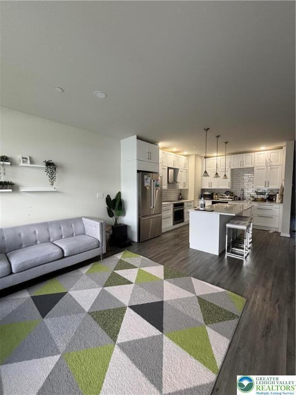 2172 Huntington Ln - Photo 3 of 19