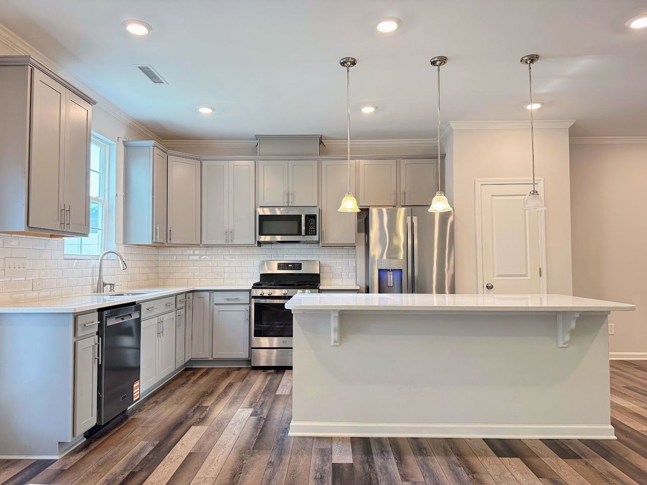 147 Hunston Dr - Photo 3 of 15