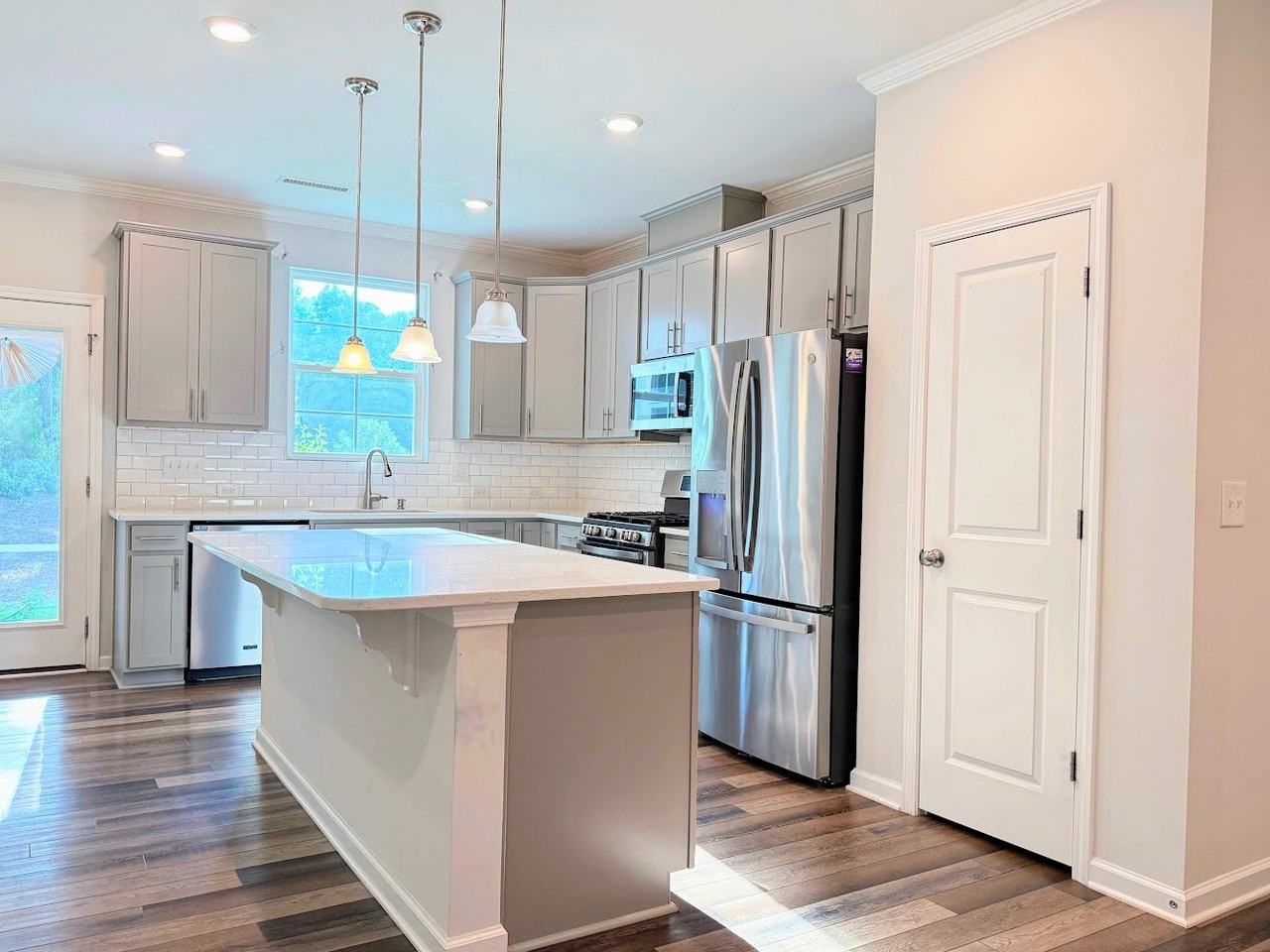 147 Hunston Dr - Photo 4 of 15