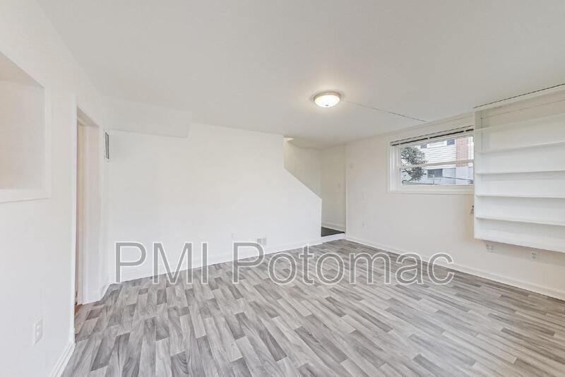 7422 Parkwood Street - Photo 4 of 34