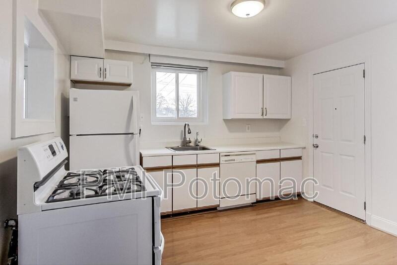 7422 Parkwood Street - Photo 7 of 34