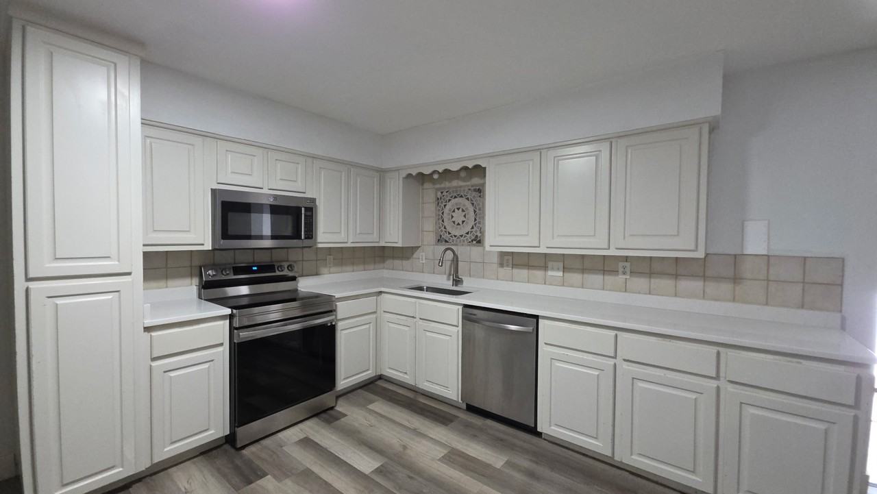 2713 Wallin Dr - Photo 3 of 24