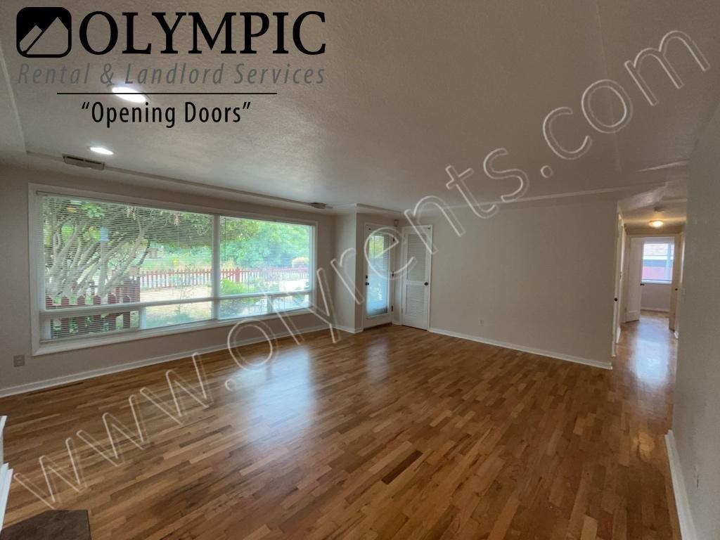 1912 Farwell Ave Nw - Photo 3 of 23