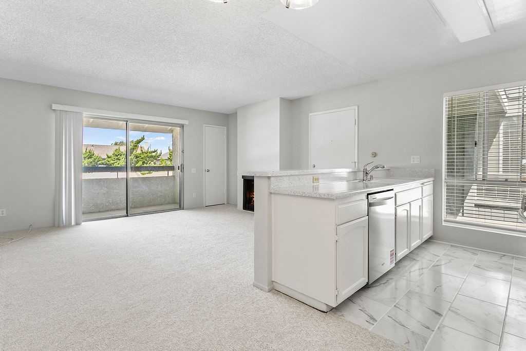 2827 S Fairview St - Photo 3 of 5