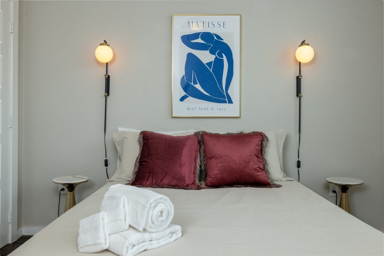 2307 N Elm St #NA - Photo 3 of 38