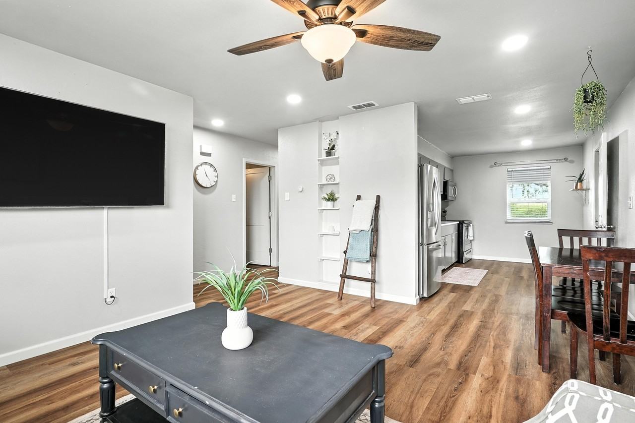 426 Penrose Dr #4 - Photo 4 of 21