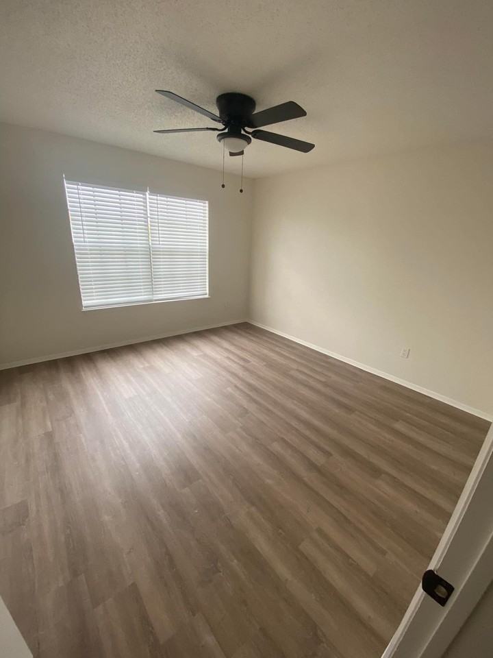 119 Circle Ct #121 - Photo 5 of 9