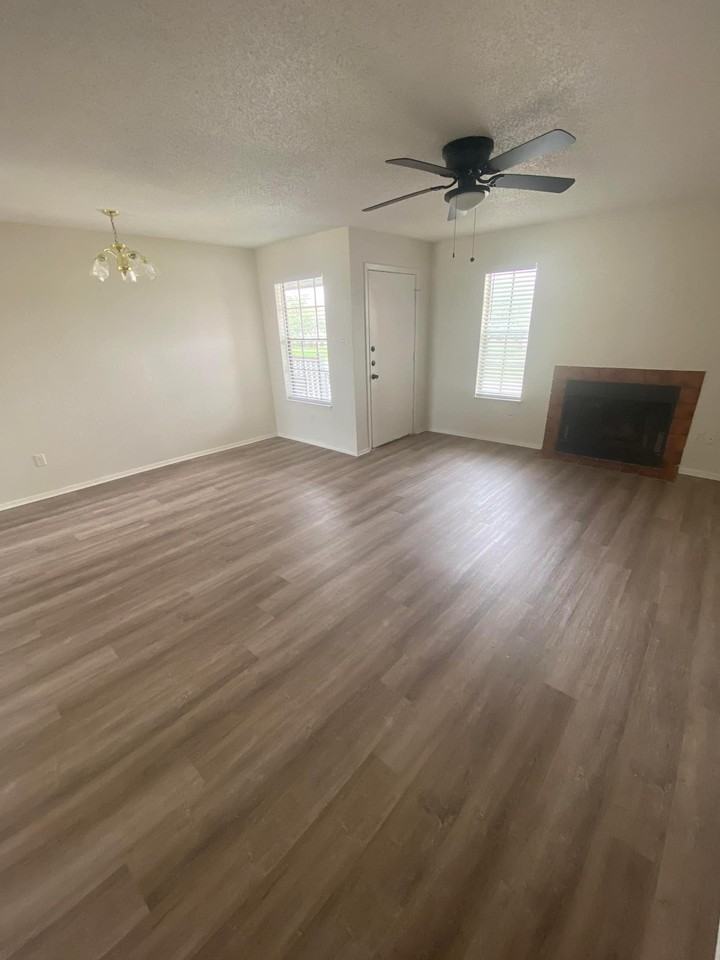 119 Circle Ct #121 - Photo 6 of 9