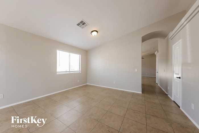 10634 W Pima St - Photo 3 of 15