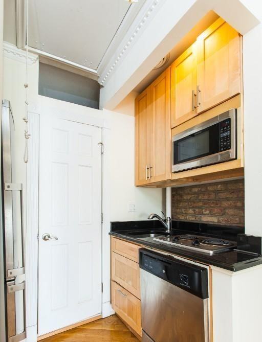 E 10th St #5 - Photo 3 of 5