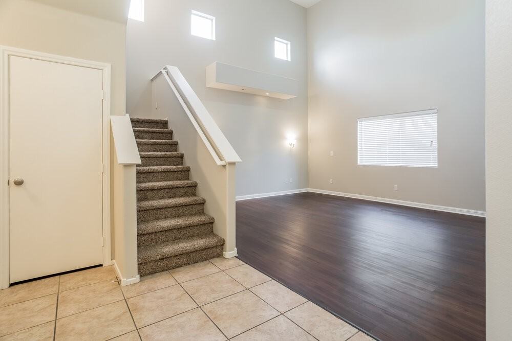 4933 Royal Lake Ave - Photo 2 of 17