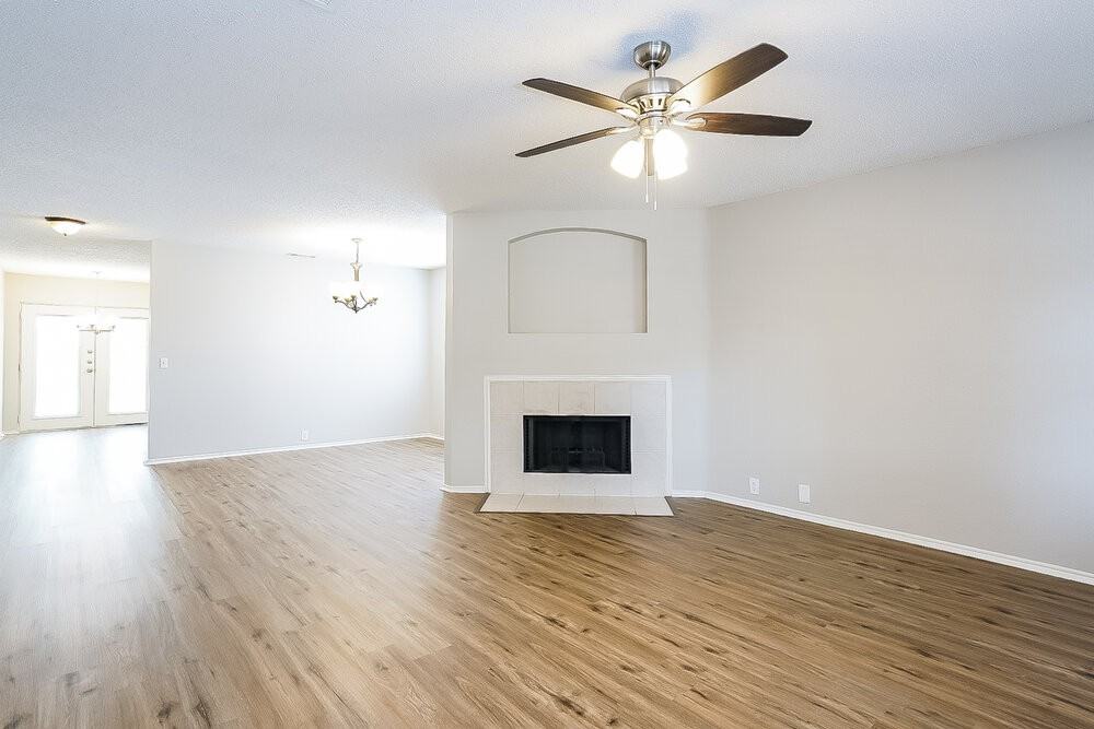 1605 Columbia Dr - Photo 5 of 17