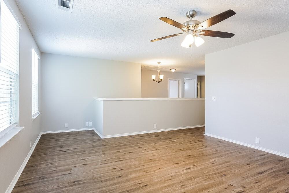 1605 Columbia Dr - Photo 6 of 17