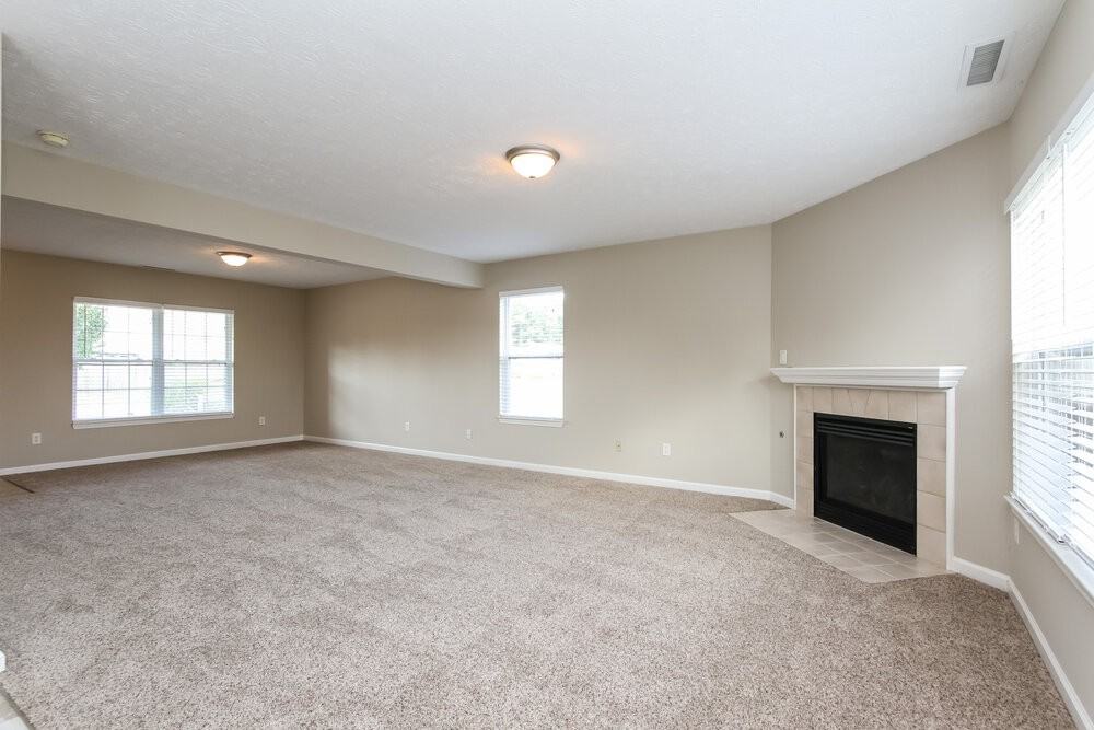 1255 Spring Ridge Cir - Photo 4 of 16