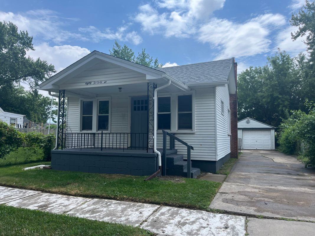 8242 Maxwell Ave - Photo 2 of 16