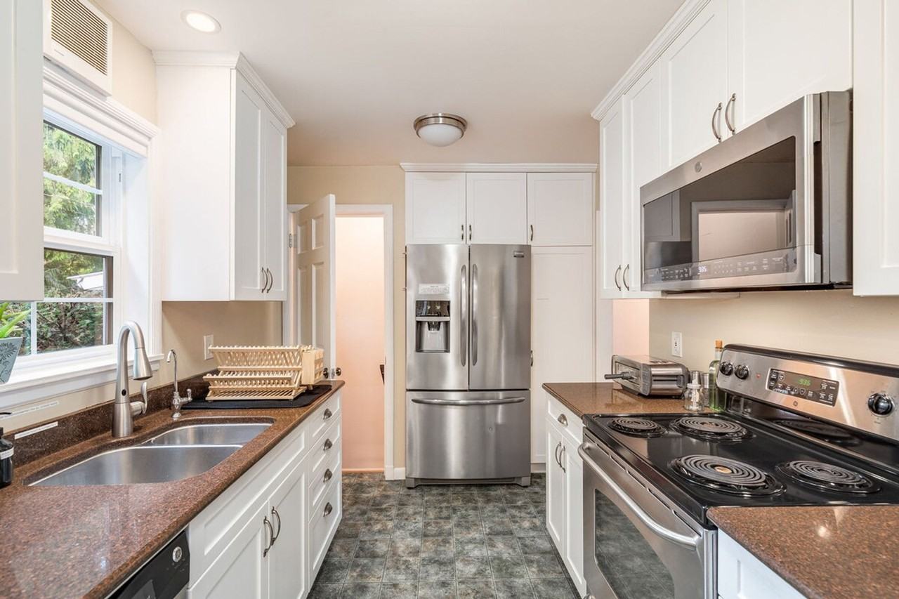 3177 Ne 84th St #1035927P - Photo 4 of 45