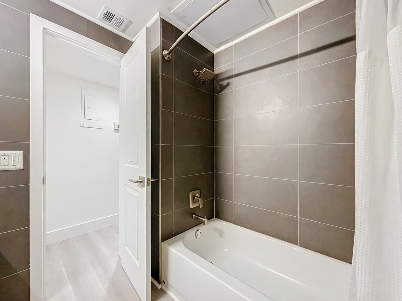 1401 Southeast 15th Street - Photo 5 of 91