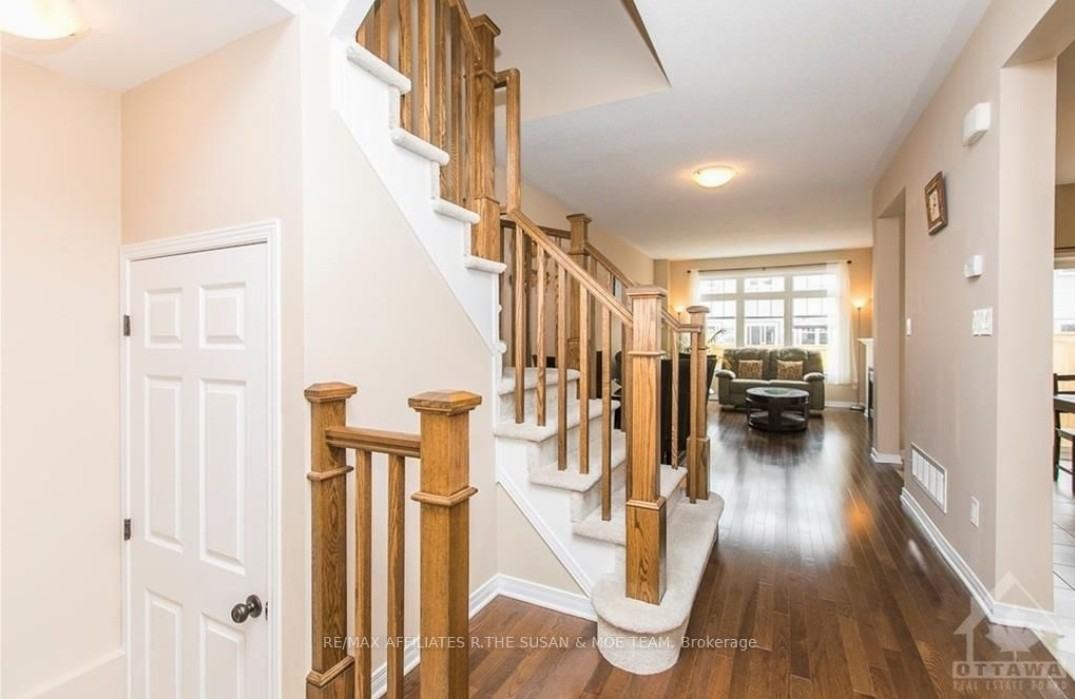 296 Losino Crescent - Photo 2 of 15