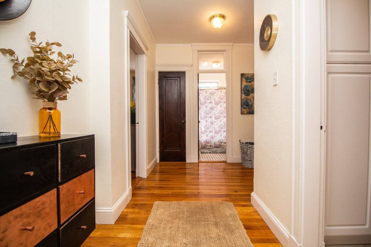 1945 Commonwealth Ave #1238084P - Photo 4 of 16