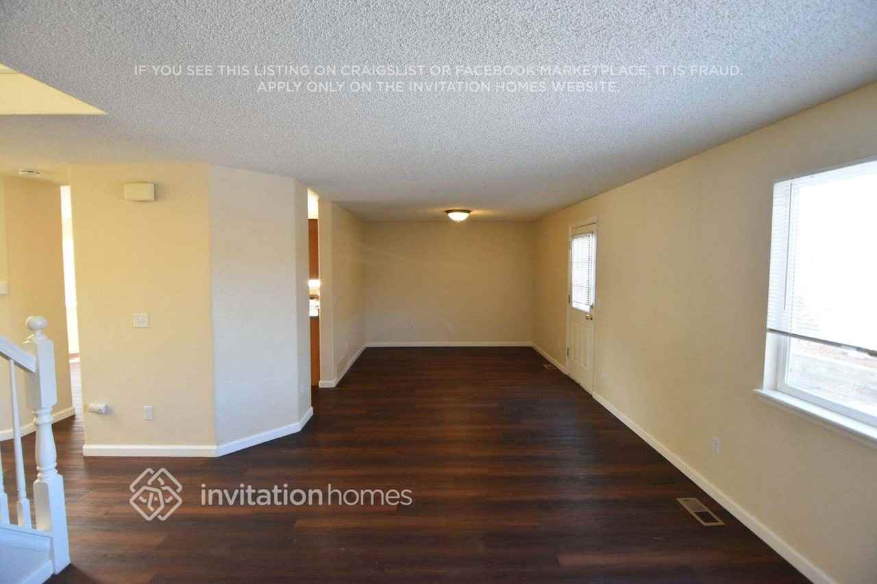 23597 Broadmoor Dr - Photo 2 of 15