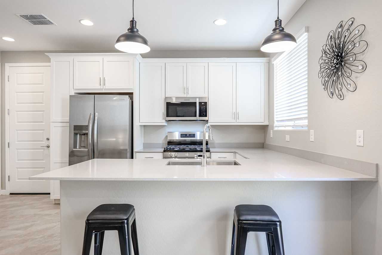 15773 West Kendall Street - Photo 3 of 13