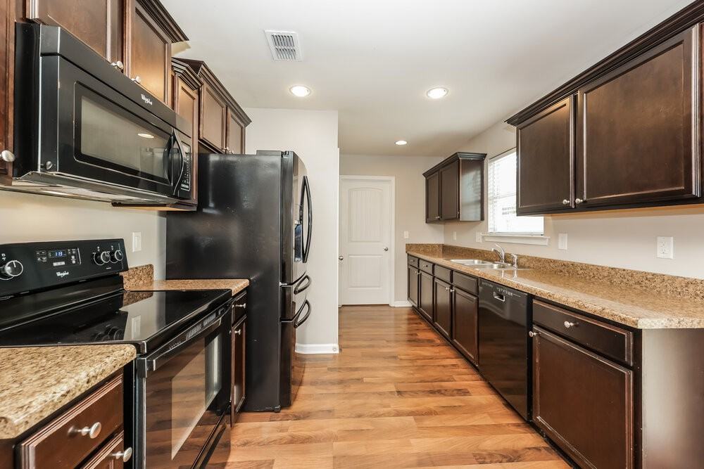 2014 Cobblestone Dr - Photo 7 of 16