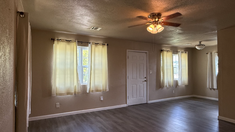 706 S Grove St - Photo 2 of 10