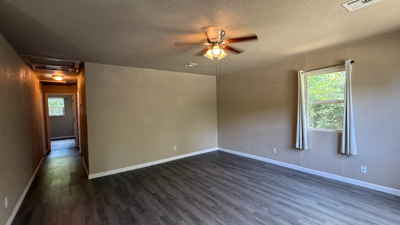 706 S Grove St - Photo 3 of 10