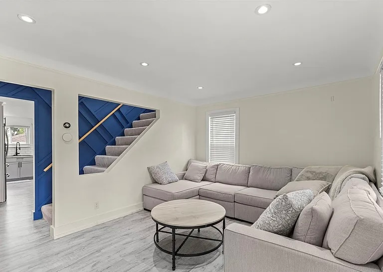 23121 Madison St - Photo 2 of 9