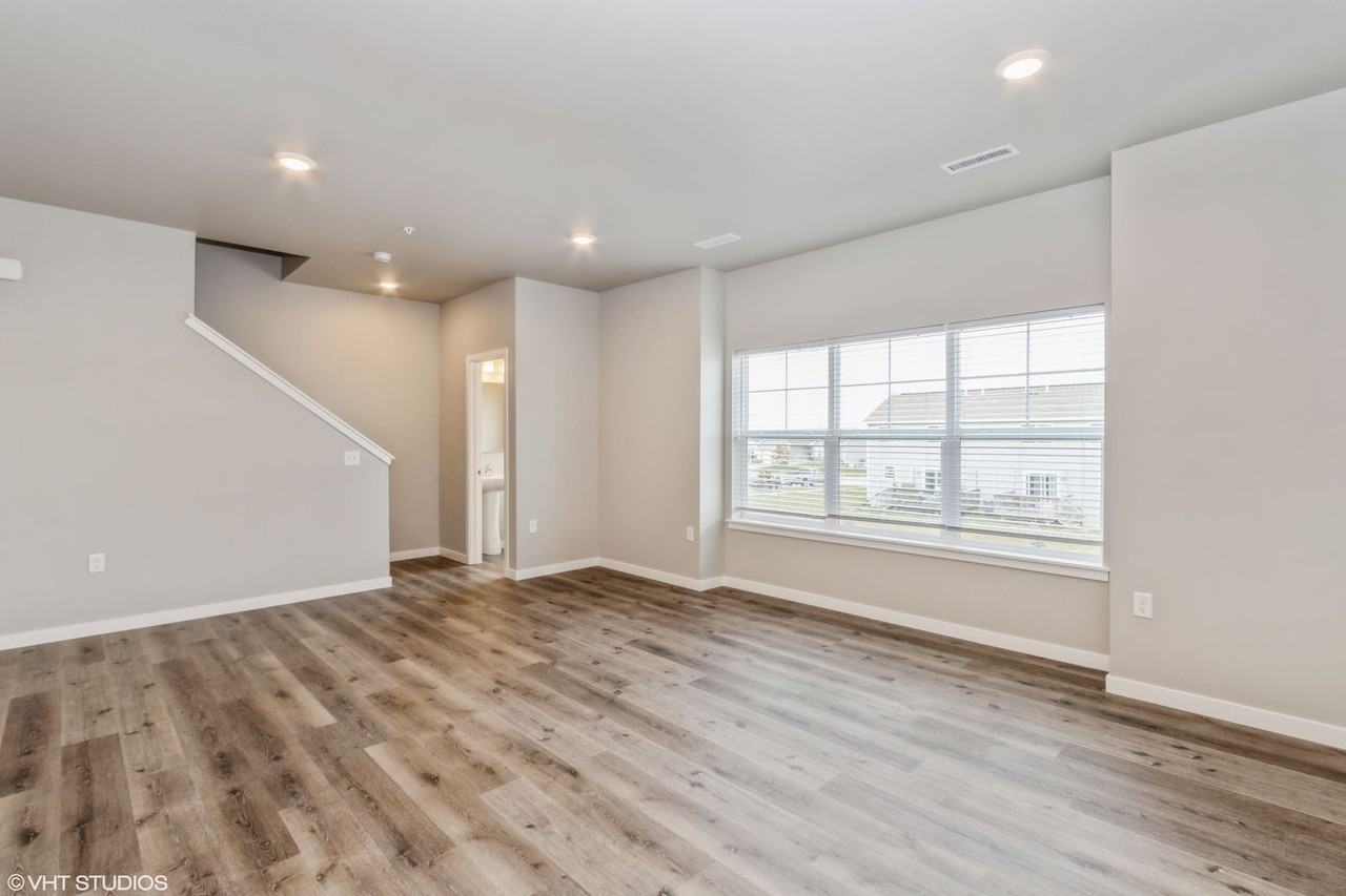 Big Ben Townhomes - Photo 2 of 22