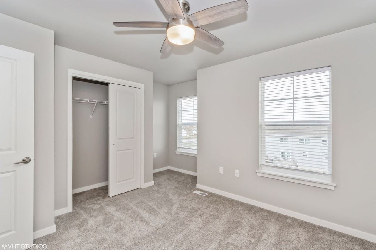 Big Ben Townhomes - Photo 6 of 22