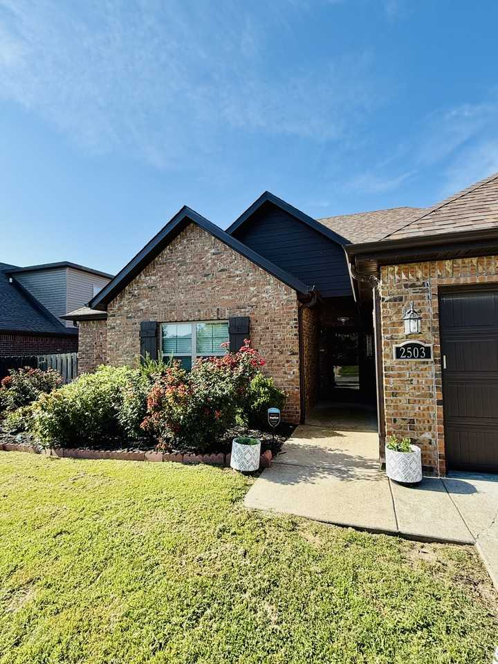 2503 Sw Tupelo Ave #NA - Photo 3 of 22