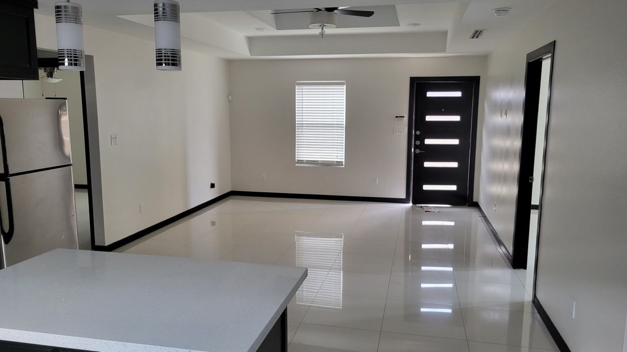 1212 Whiteoak Dr #2 - Photo 2 of 24