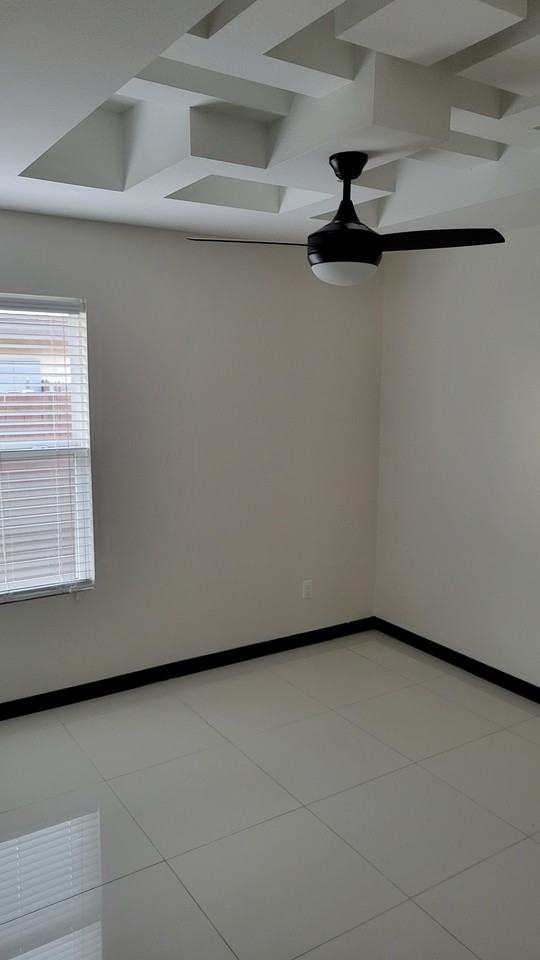 1212 Whiteoak Dr #2 - Photo 4 of 24