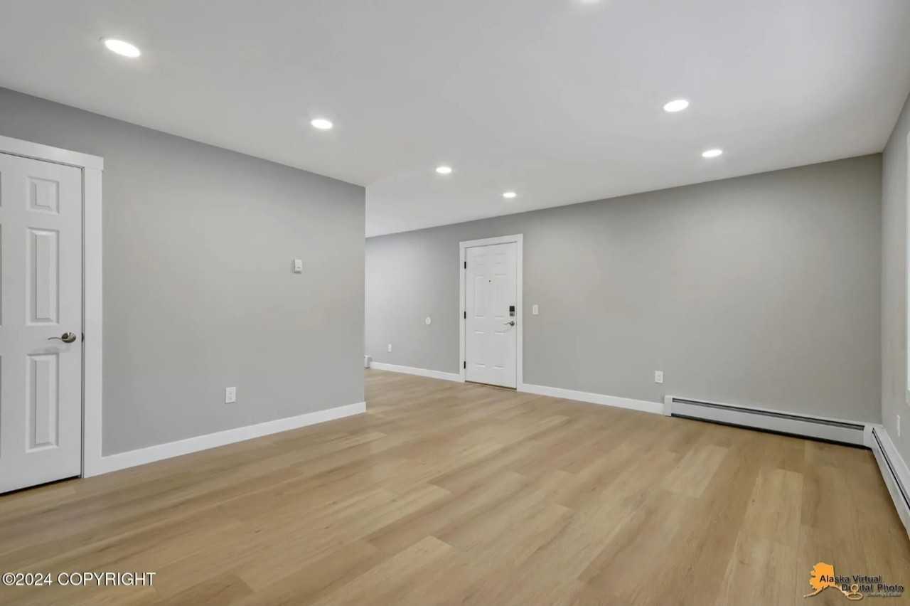 818 E 10th Ave #1 - Photo 2 of 18