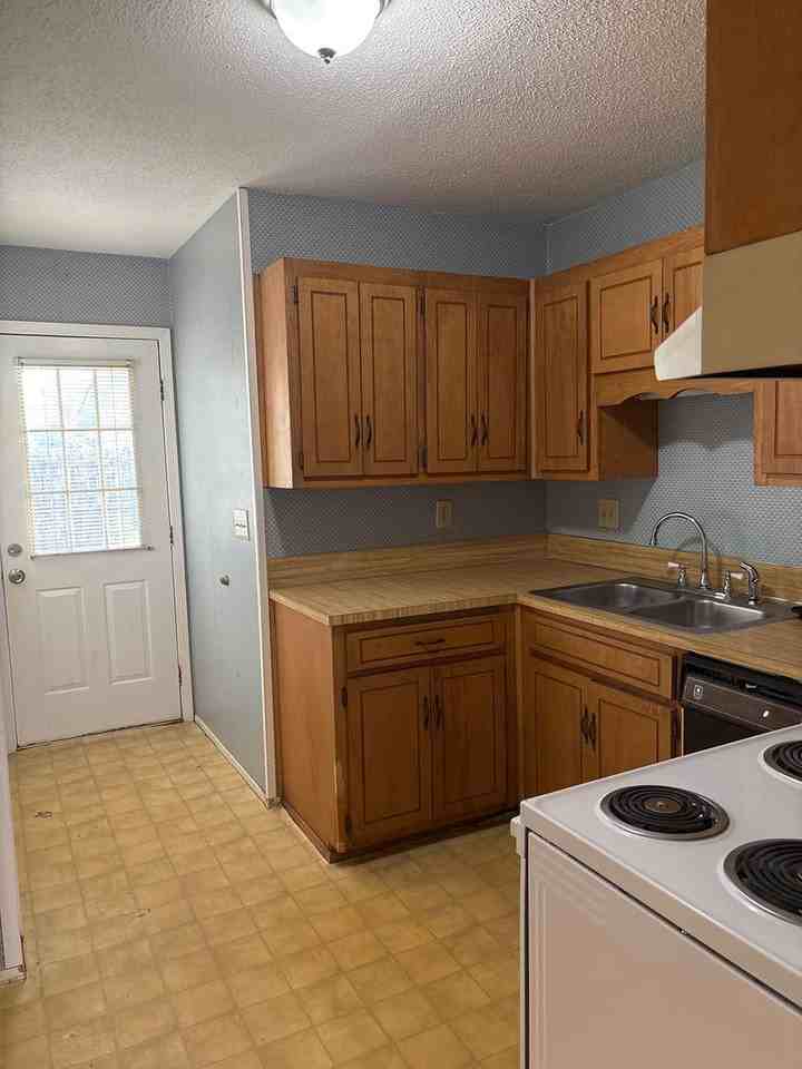 5768 Worchester Ct - Photo 6 of 19