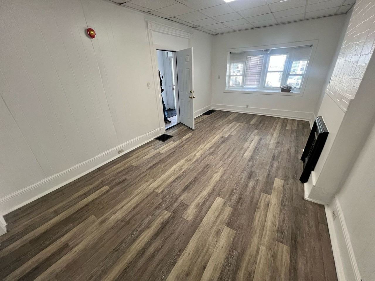 281 Spring St - Photo 4 of 14