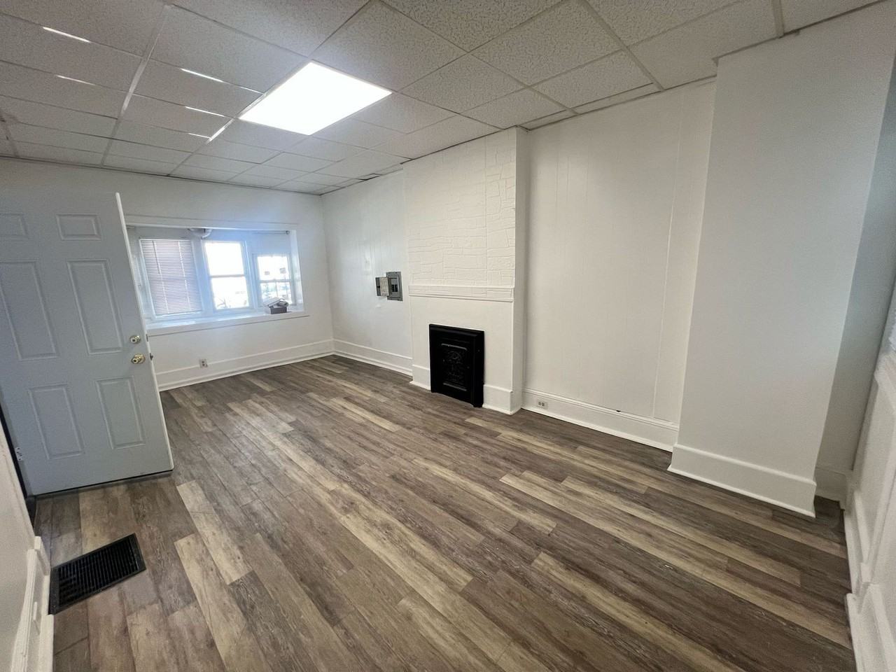 281 Spring St - Photo 5 of 14