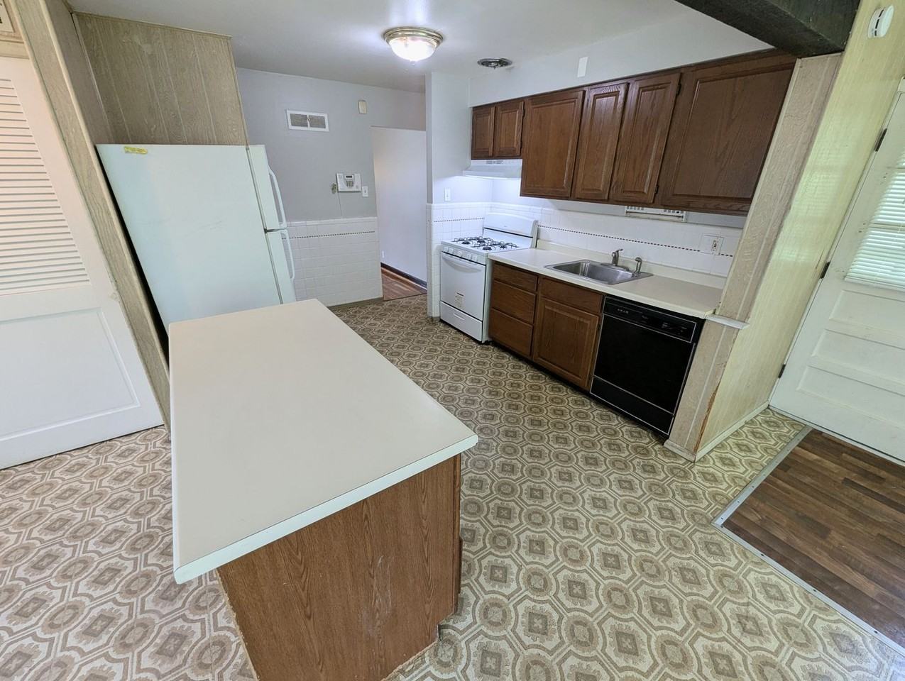 1509 Fathom Dr - Photo 2 of 15