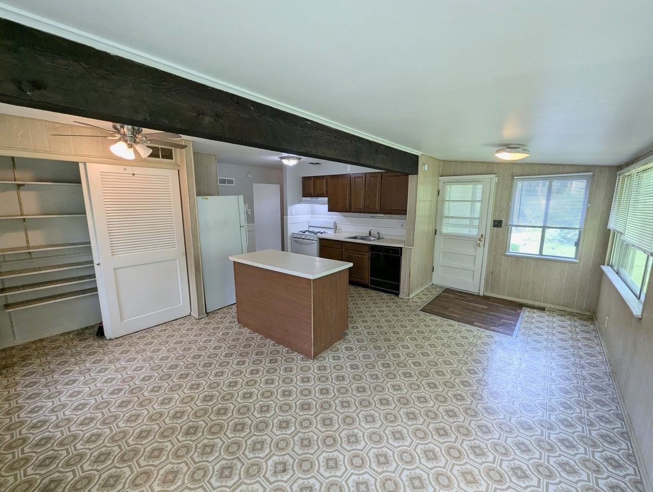 1509 Fathom Dr - Photo 3 of 15