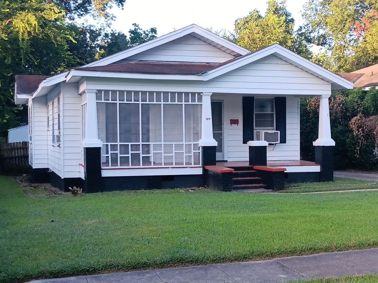 109 Dalzell St - Photo 2 of 50
