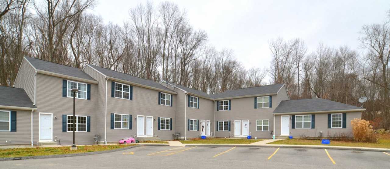Townhome style apartment in Norwich - Photo 2 of 13