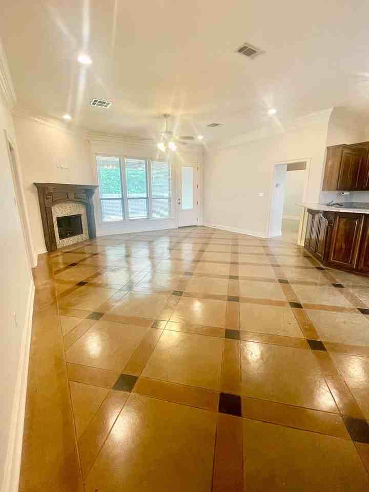 2366 Woodland Ct - Photo 2 of 10