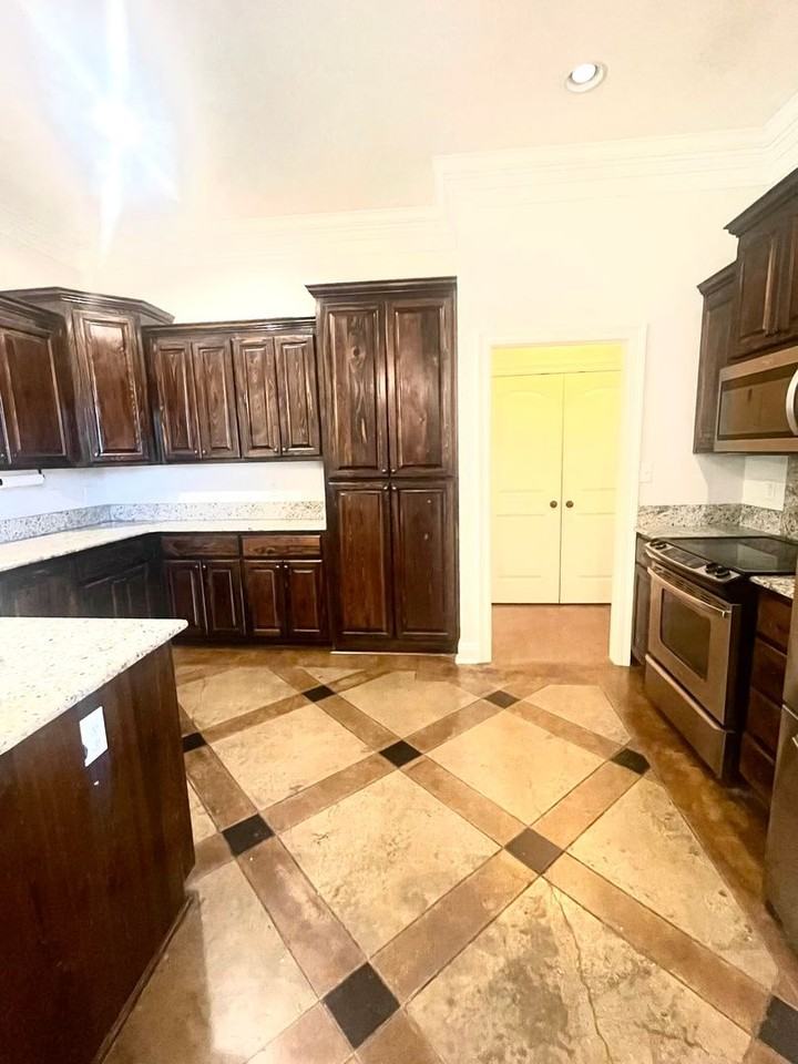 2366 Woodland Ct - Photo 5 of 11
