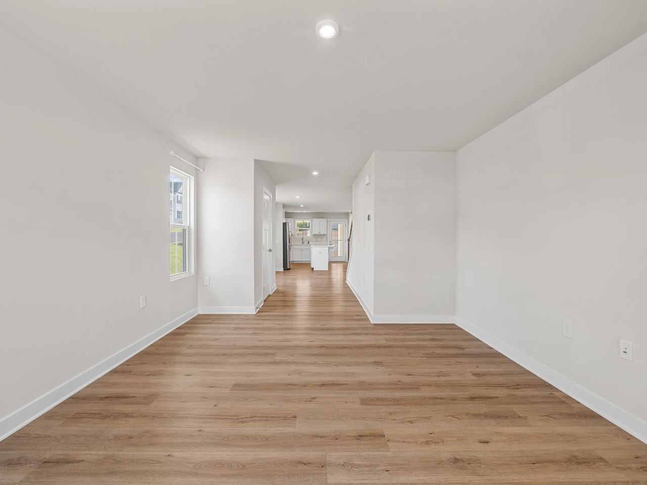 901 Leyburn Ln - Photo 4 of 29