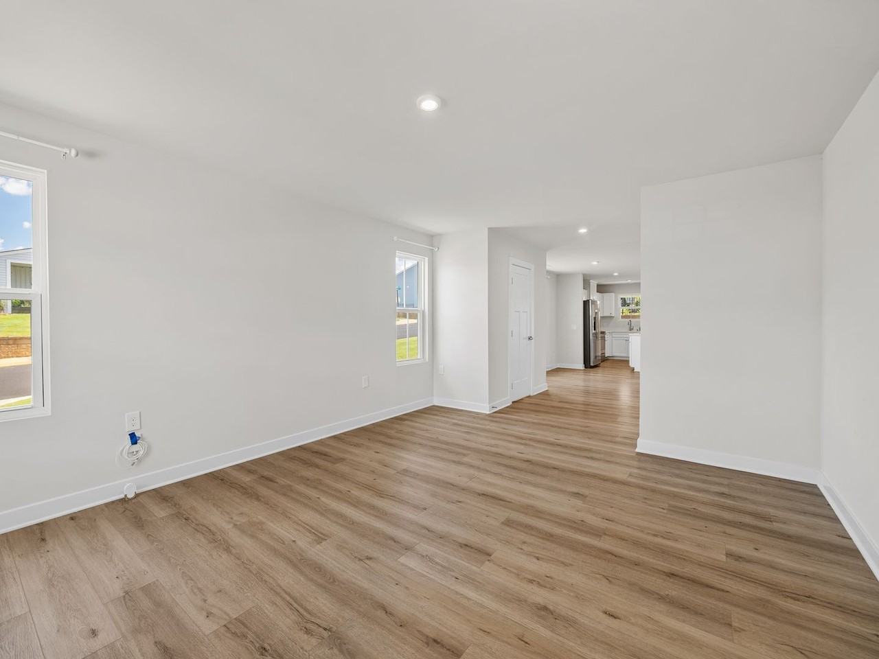 901 Leyburn Ln - Photo 7 of 29