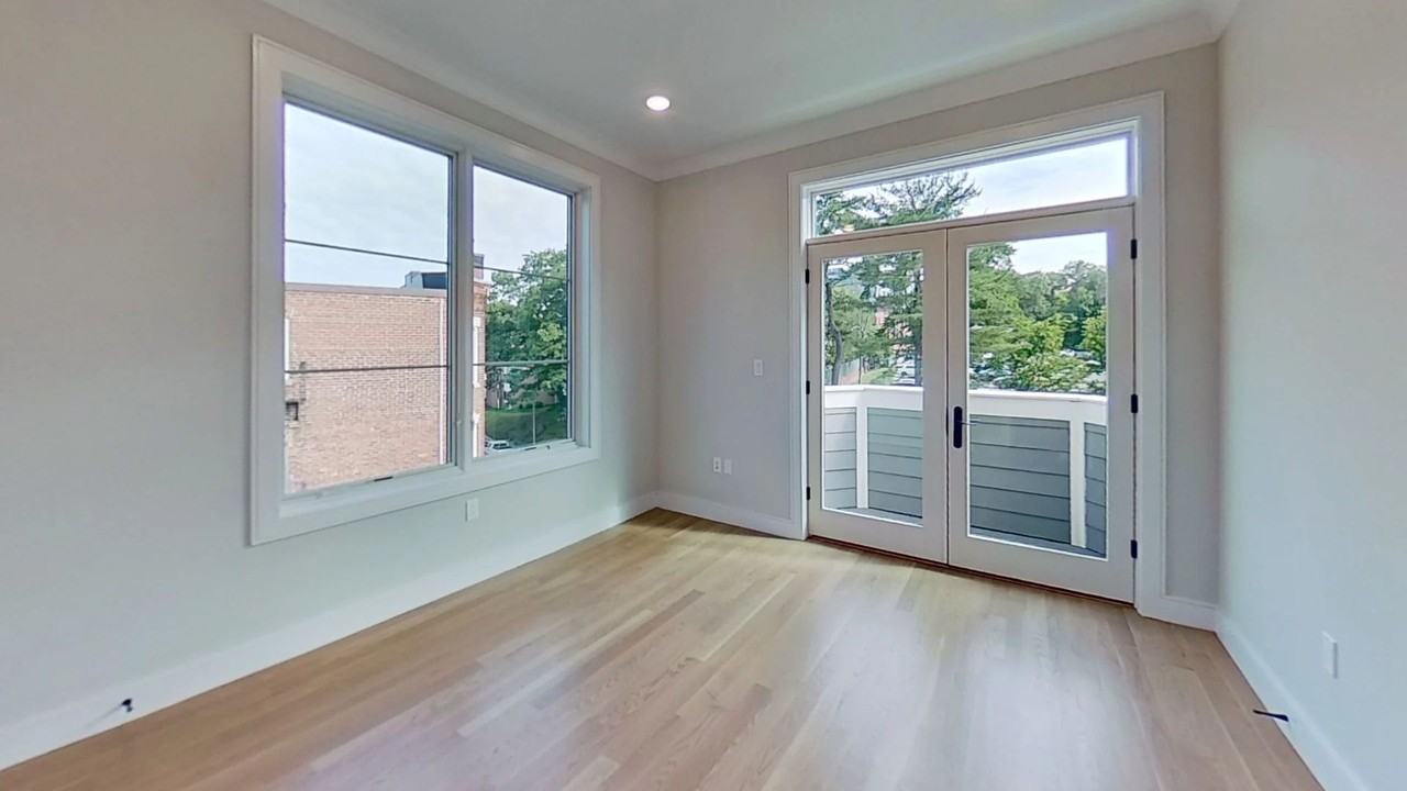 106 Warren St - Photo 5 of 12