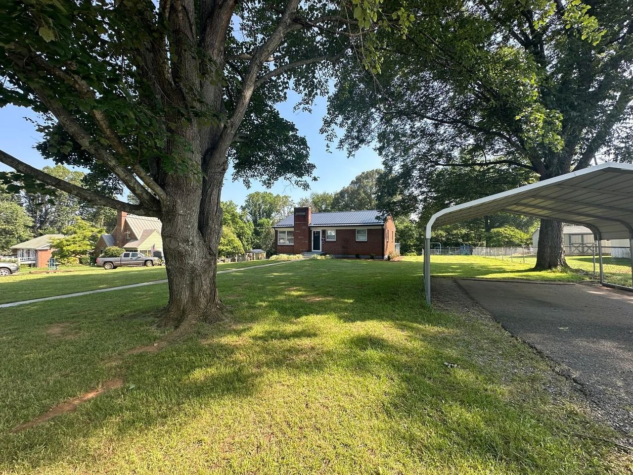 405 Monticello Ave - Photo 2 of 24